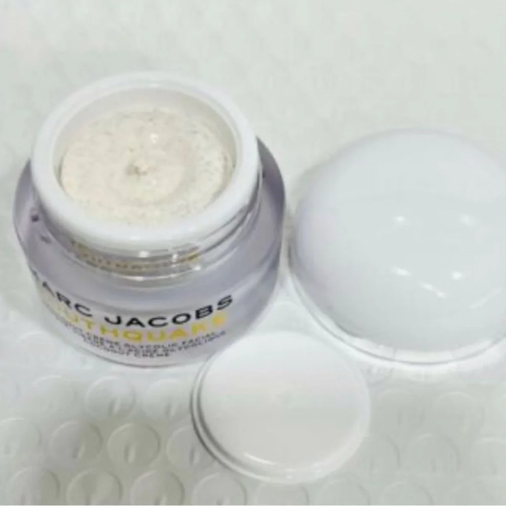 BUNDLE MARC JACOBS AND Global Beauty Care Smooth & Lift Skincare Set